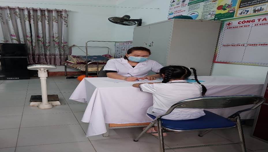 TRƯỜNG TIỂU HỌC QUÀI CANG TỔ CHỨC KHÁM SỨC KHỎE ĐỊNH KÌ ĐẦU NĂM CHO HỌC SINH