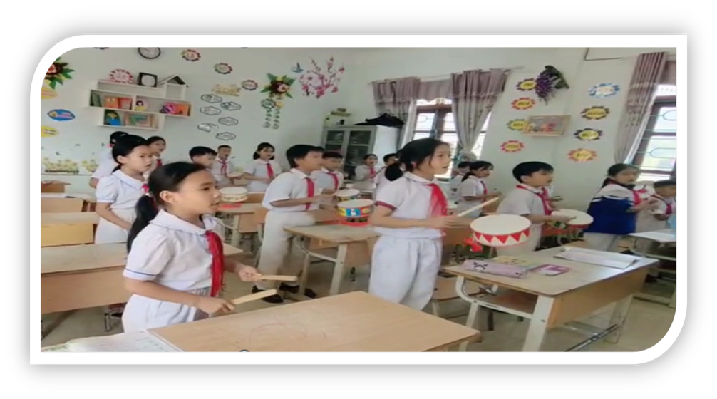 GIAI ĐIỆU QUÊ HƯƠNG VANG LÊN TRONG LỚP HỌC ÂM NHẠC